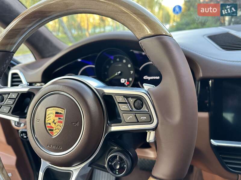 Внедорожник / Кроссовер Porsche Cayenne 2018 в Киеве