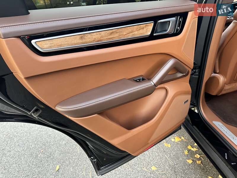 Внедорожник / Кроссовер Porsche Cayenne 2018 в Киеве