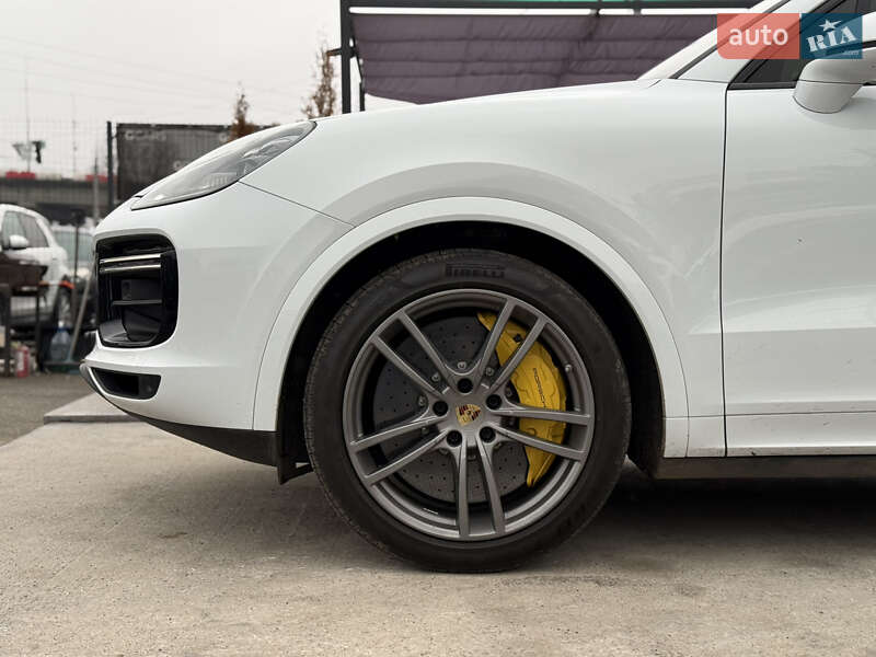 Позашляховик / Кросовер Porsche Cayenne 2018 в Києві