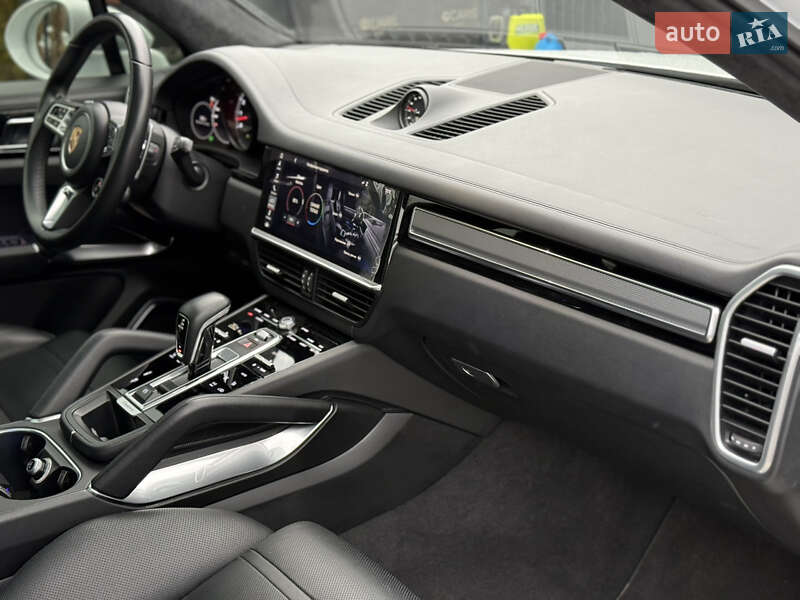 Позашляховик / Кросовер Porsche Cayenne 2018 в Києві