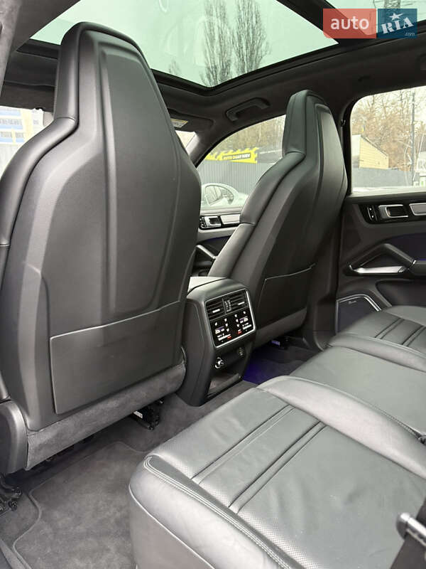 Позашляховик / Кросовер Porsche Cayenne 2018 в Києві