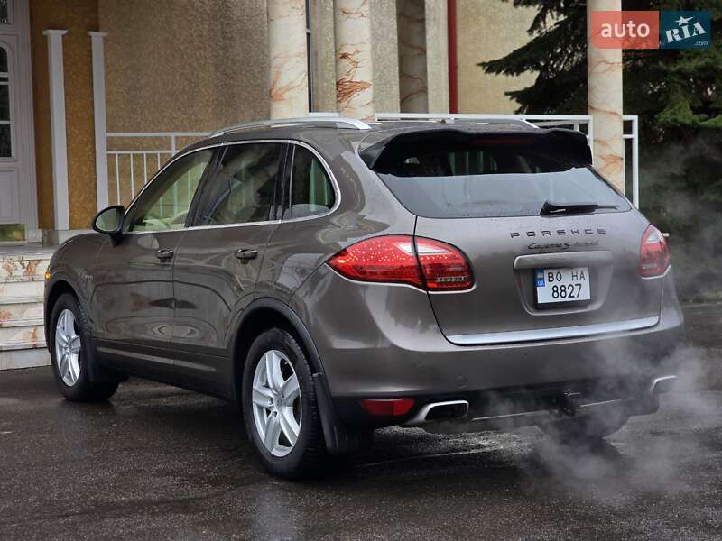 Внедорожник / Кроссовер Porsche Cayenne 2012 в Тернополе