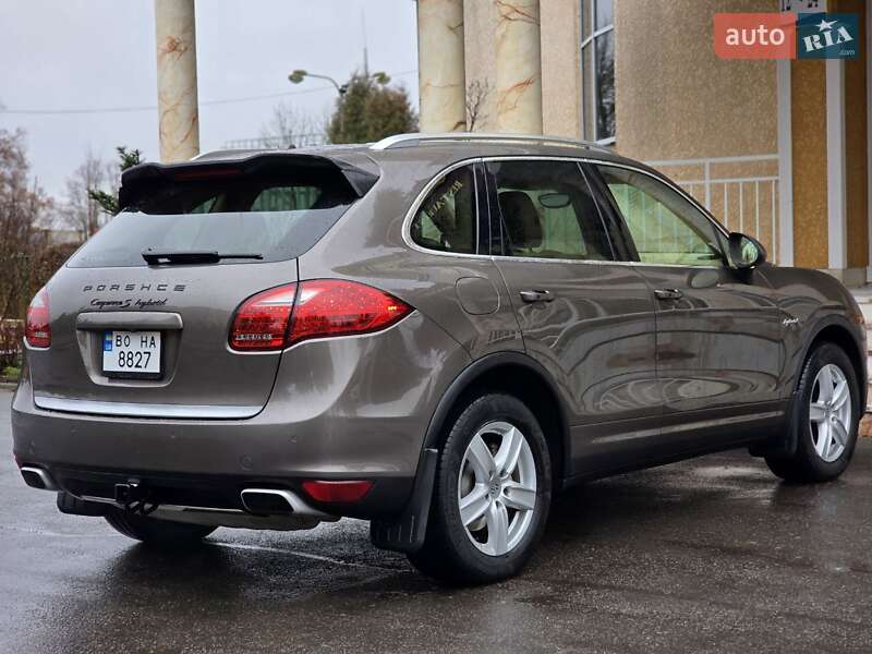 Внедорожник / Кроссовер Porsche Cayenne 2012 в Тернополе