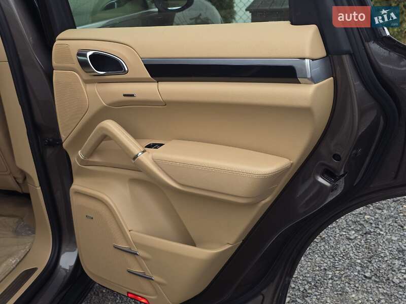 Внедорожник / Кроссовер Porsche Cayenne 2012 в Тернополе