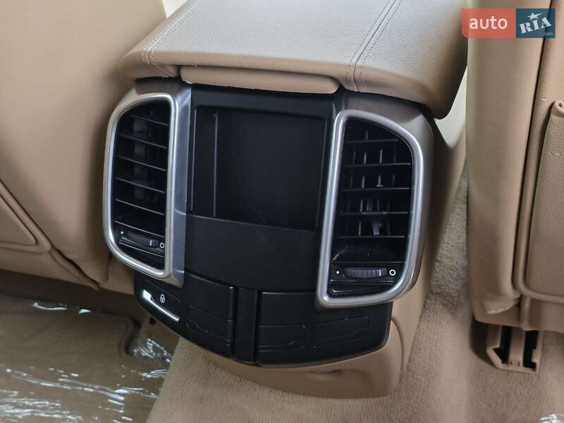 Внедорожник / Кроссовер Porsche Cayenne 2012 в Тернополе