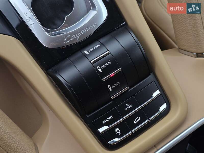 Внедорожник / Кроссовер Porsche Cayenne 2012 в Тернополе
