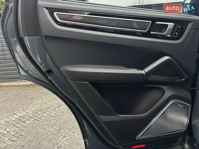 Внедорожник / Кроссовер Porsche Cayenne 2018 в Тернополе