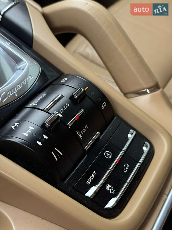 Позашляховик / Кросовер Porsche Cayenne 2012 в Самборі