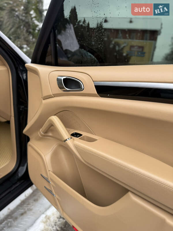 Позашляховик / Кросовер Porsche Cayenne 2012 в Самборі