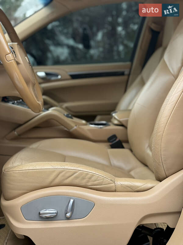 Позашляховик / Кросовер Porsche Cayenne 2012 в Самборі