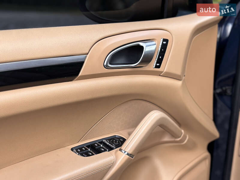 Позашляховик / Кросовер Porsche Cayenne 2011 в Тернополі