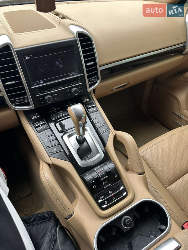 Внедорожник / Кроссовер Porsche Cayenne 2013 в Киеве фото 12 Внедорожник / Кроссовер Porsche Cayenne 2013 в Киеве