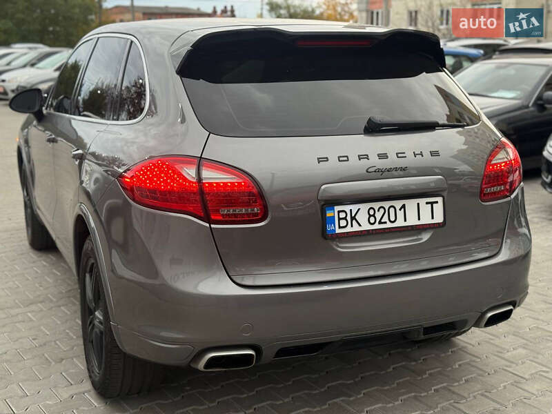 Внедорожник / Кроссовер Porsche Cayenne 2014 в Ровно