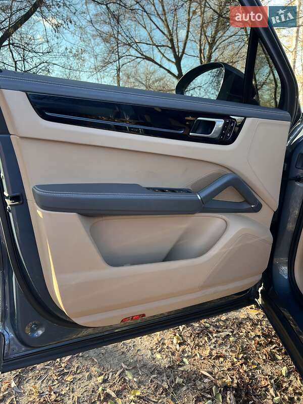 Позашляховик / Кросовер Porsche Cayenne 2019 в Києві