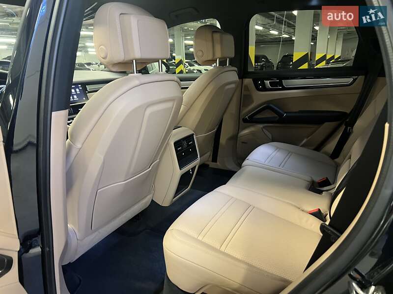 Позашляховик / Кросовер Porsche Cayenne 2021 в Києві