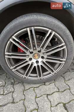 Позашляховик / Кросовер Porsche Cayenne 2012 в Києві