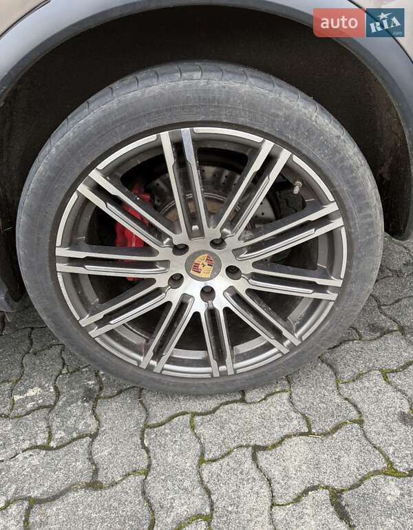 Позашляховик / Кросовер Porsche Cayenne 2012 в Києві