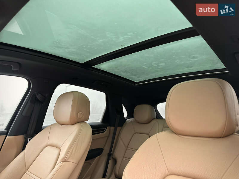 Внедорожник / Кроссовер Porsche Cayenne 2017 в Киеве