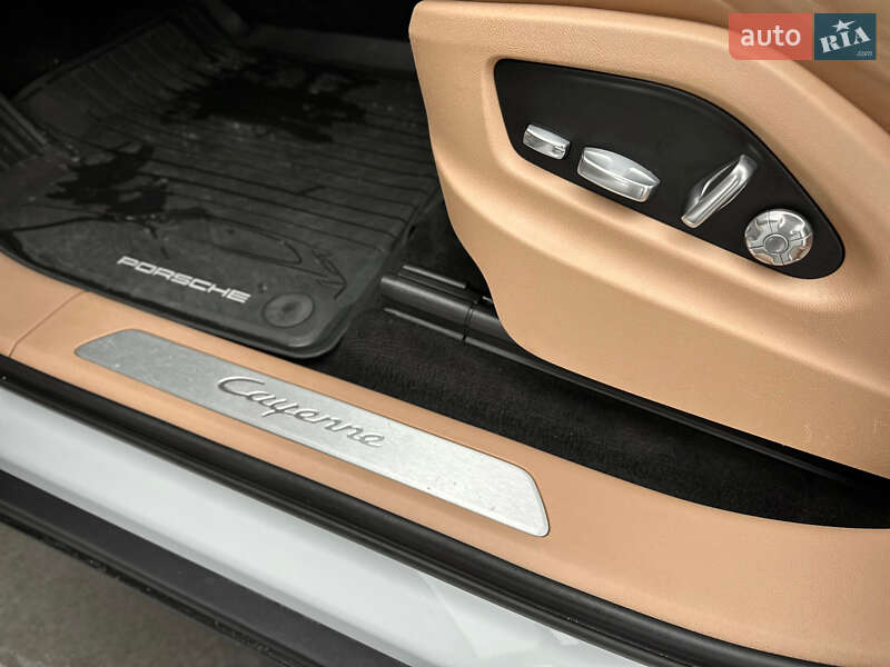 Внедорожник / Кроссовер Porsche Cayenne 2017 в Киеве