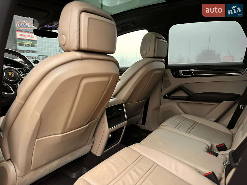 Внедорожник / Кроссовер Porsche Cayenne 2017 в Киеве