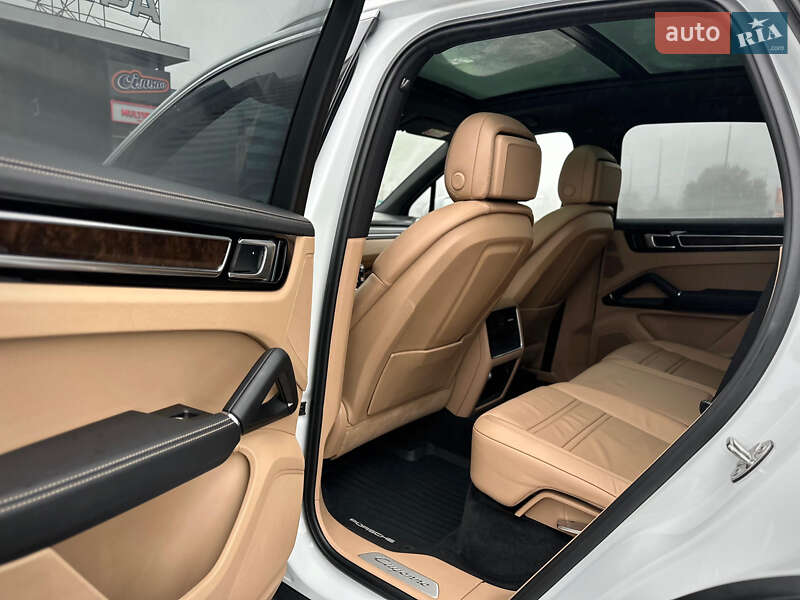 Внедорожник / Кроссовер Porsche Cayenne 2017 в Киеве