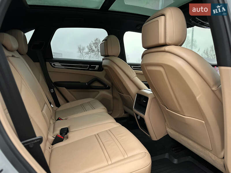 Внедорожник / Кроссовер Porsche Cayenne 2017 в Киеве