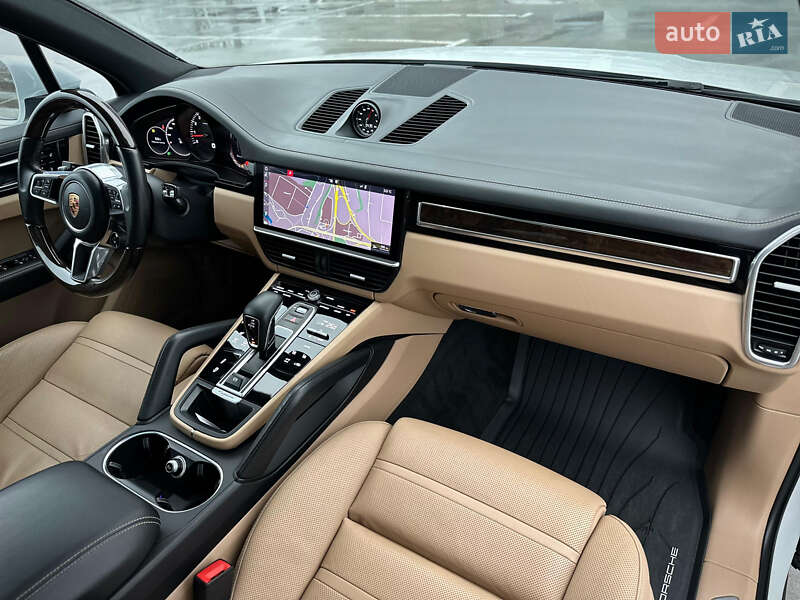 Внедорожник / Кроссовер Porsche Cayenne 2017 в Киеве