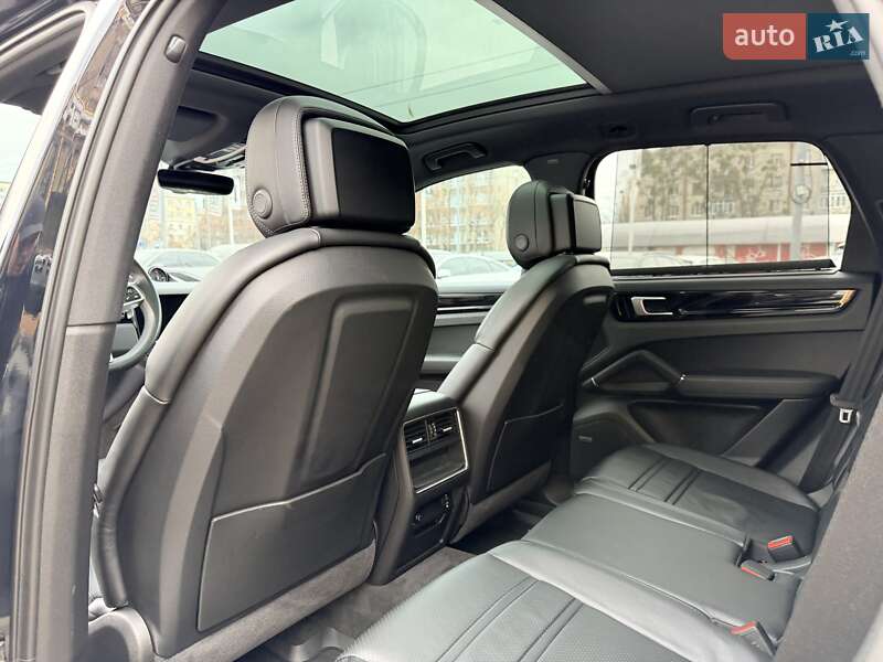 Позашляховик / Кросовер Porsche Cayenne 2019 в Києві