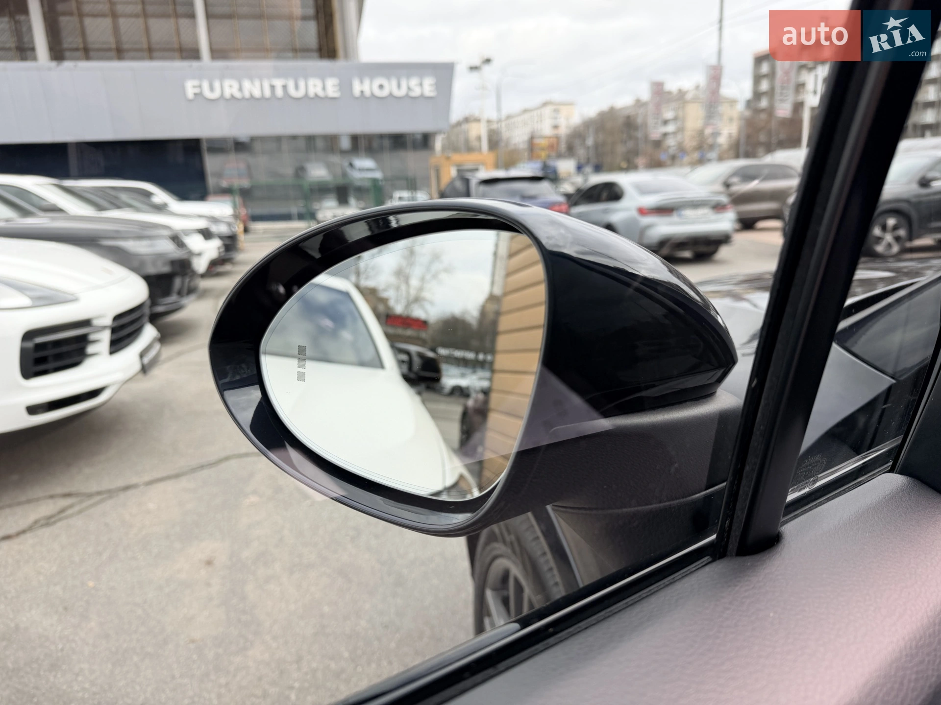 2019 Porsche Cayenne - мініатюра 5