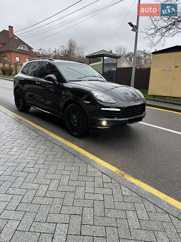 Внедорожник / Кроссовер Porsche Cayenne 2013 в Киеве