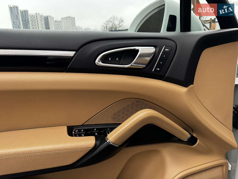 Внедорожник / Кроссовер Porsche Cayenne 2017 в Киеве