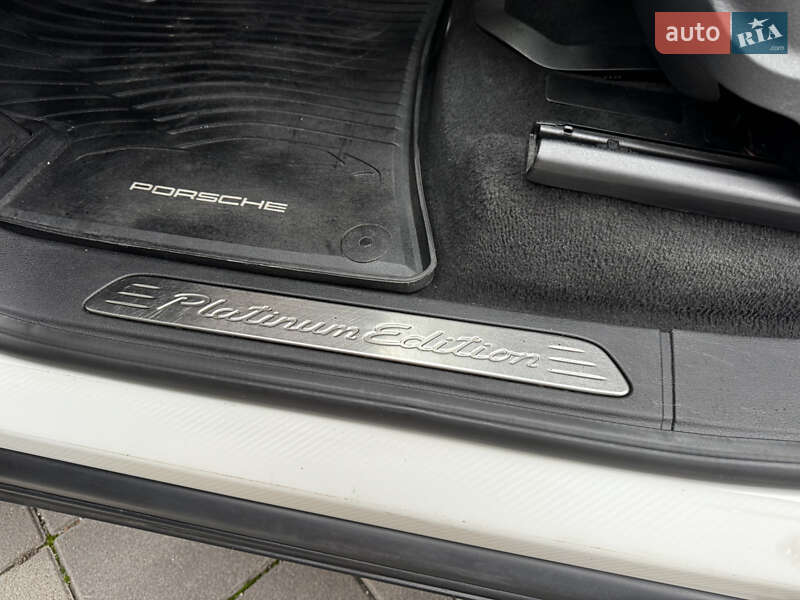 Внедорожник / Кроссовер Porsche Cayenne 2017 в Киеве