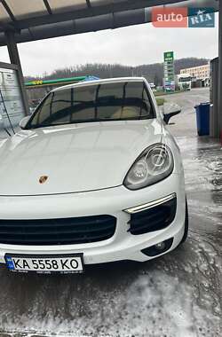 Внедорожник / Кроссовер Porsche Cayenne 2015 в Обухове