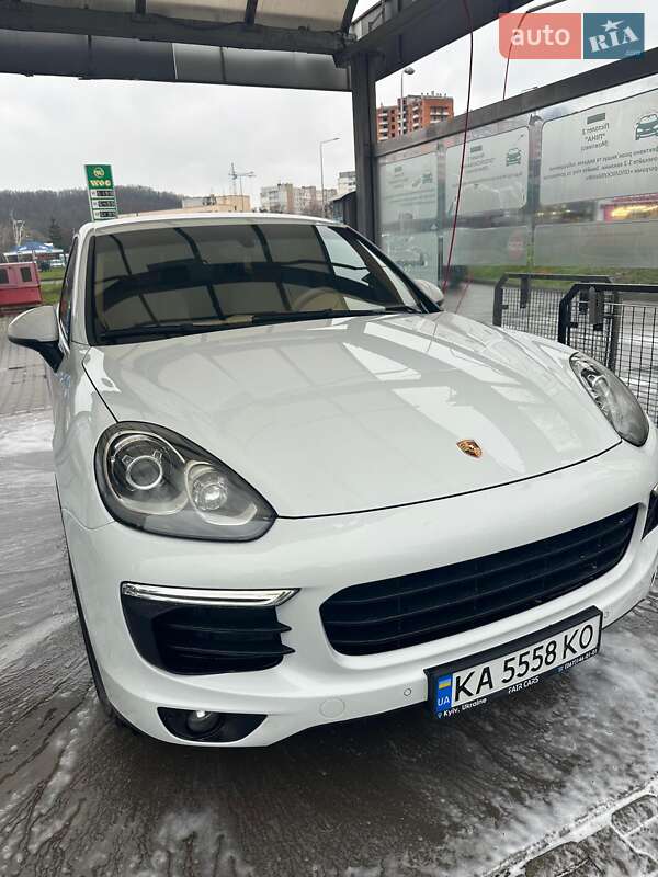 Внедорожник / Кроссовер Porsche Cayenne 2015 в Обухове