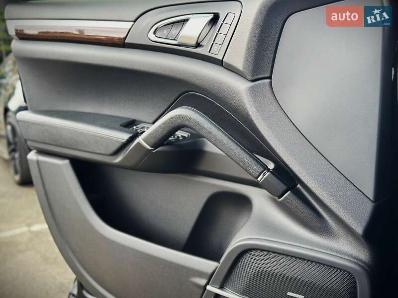 Внедорожник / Кроссовер Porsche Cayenne 2013 в Киеве