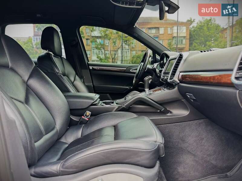 Внедорожник / Кроссовер Porsche Cayenne 2013 в Киеве
