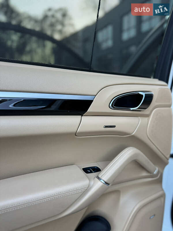 Позашляховик / Кросовер Porsche Cayenne 2014 в Вінниці