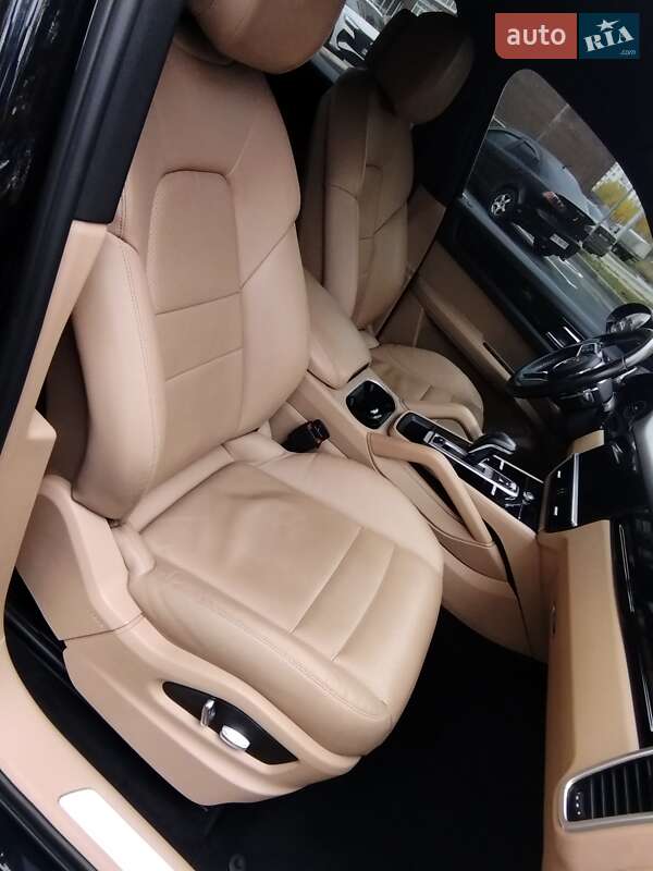 Позашляховик / Кросовер Porsche Cayenne 2018 в Чернігові