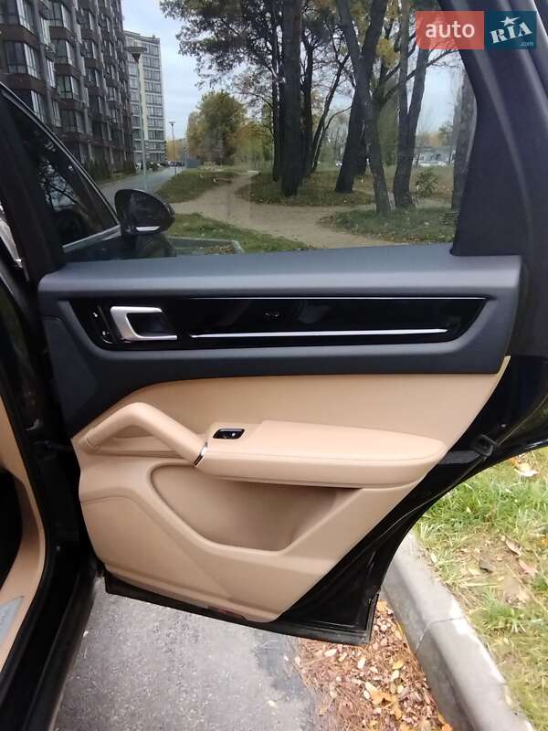 Позашляховик / Кросовер Porsche Cayenne 2018 в Чернігові