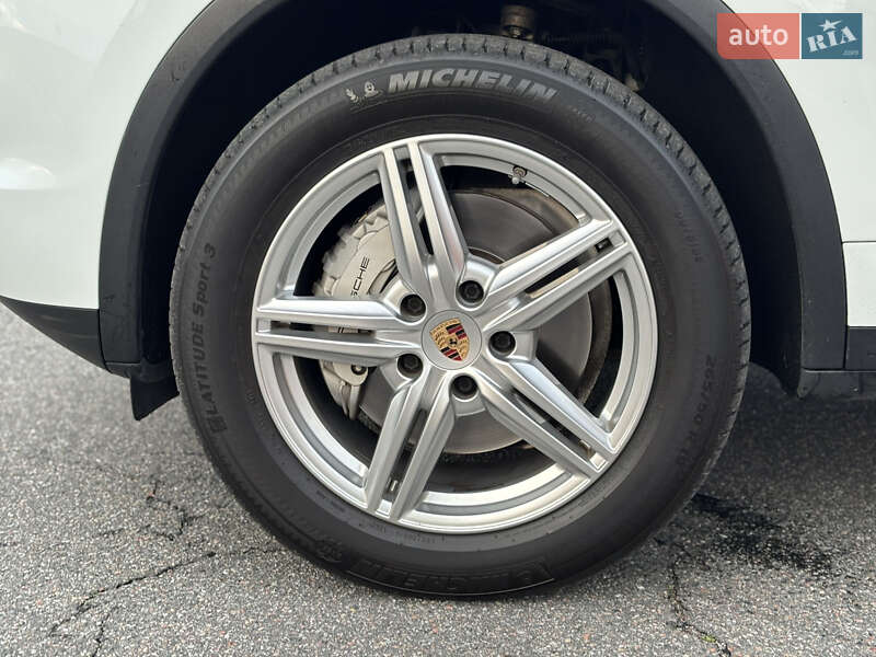 Позашляховик / Кросовер Porsche Cayenne 2013 в Києві