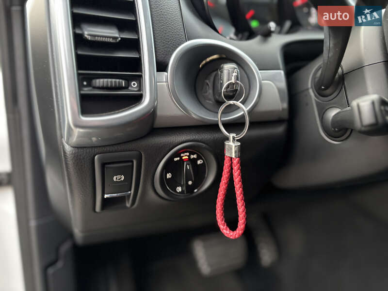 Позашляховик / Кросовер Porsche Cayenne 2013 в Києві