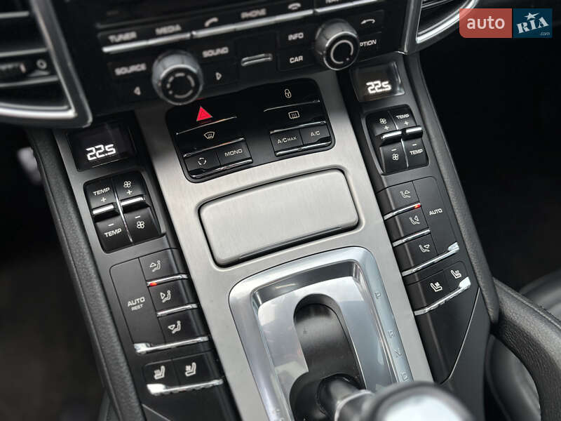 Позашляховик / Кросовер Porsche Cayenne 2013 в Києві