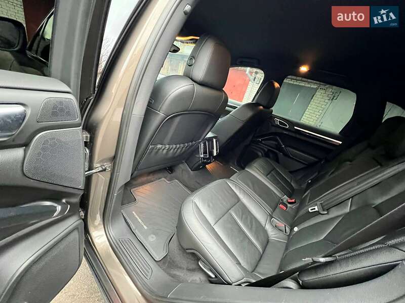 Внедорожник / Кроссовер Porsche Cayenne 2012 в Киеве фото 24 Внедорожник / Кроссовер Porsche Cayenne 2012 в Киеве