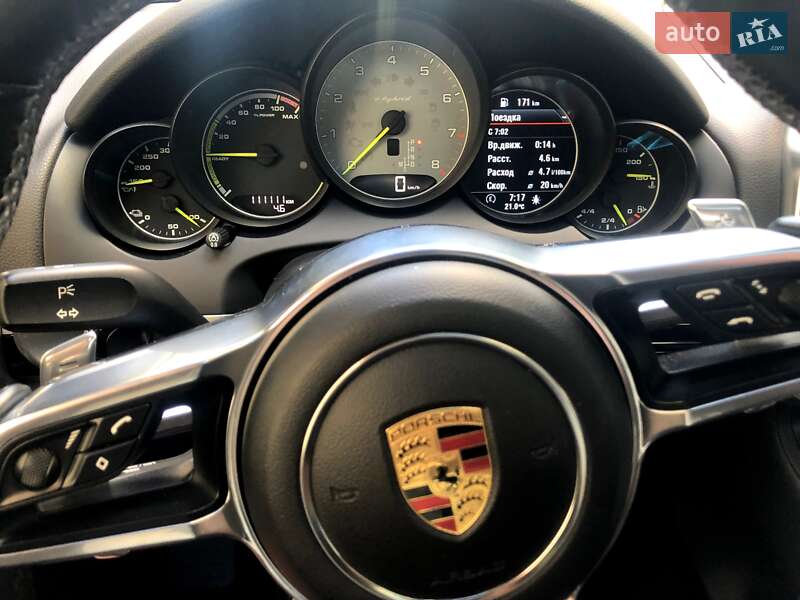 Позашляховик / Кросовер Porsche Cayenne 2015 в Одесі