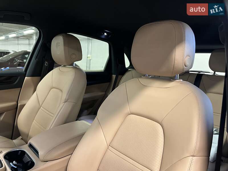 Позашляховик / Кросовер Porsche Cayenne 2018 в Києві