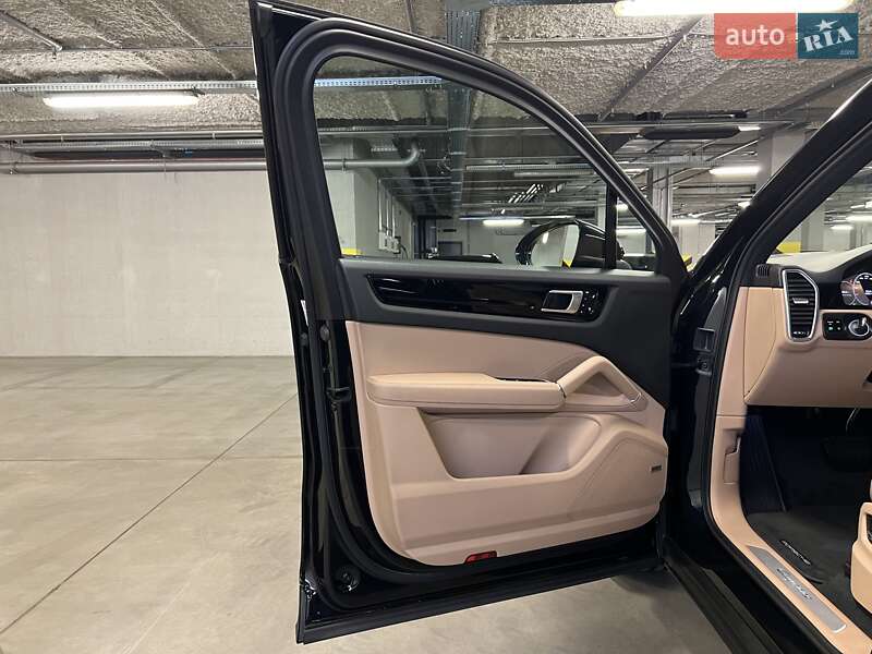 Позашляховик / Кросовер Porsche Cayenne 2018 в Києві