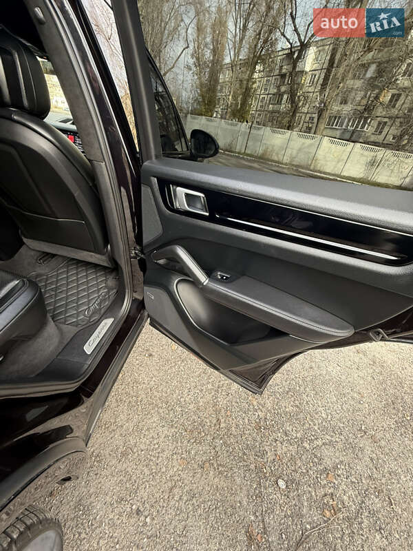 Внедорожник / Кроссовер Porsche Cayenne 2018 в Днепре фото 17 Внедорожник / Кроссовер Porsche Cayenne 2018 в Днепре