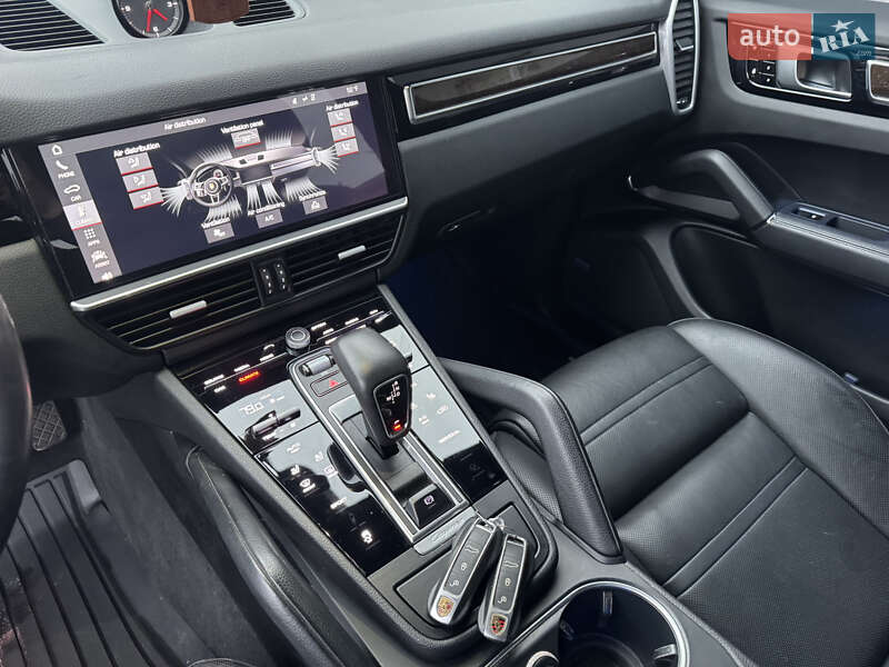 Внедорожник / Кроссовер Porsche Cayenne 2018 в Луцке