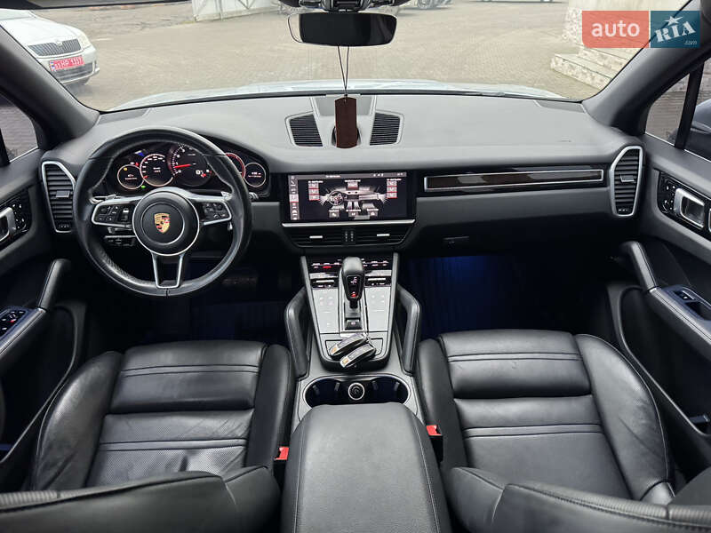Внедорожник / Кроссовер Porsche Cayenne 2018 в Луцке