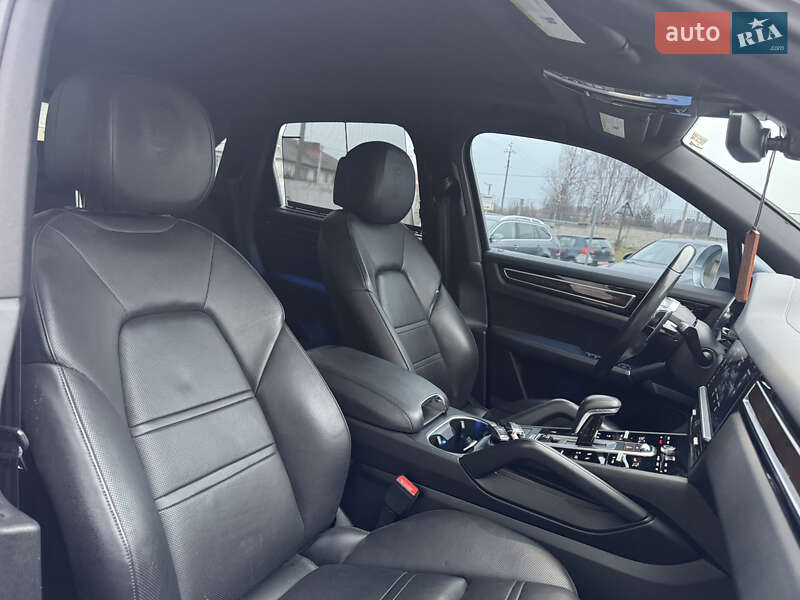 Внедорожник / Кроссовер Porsche Cayenne 2018 в Луцке